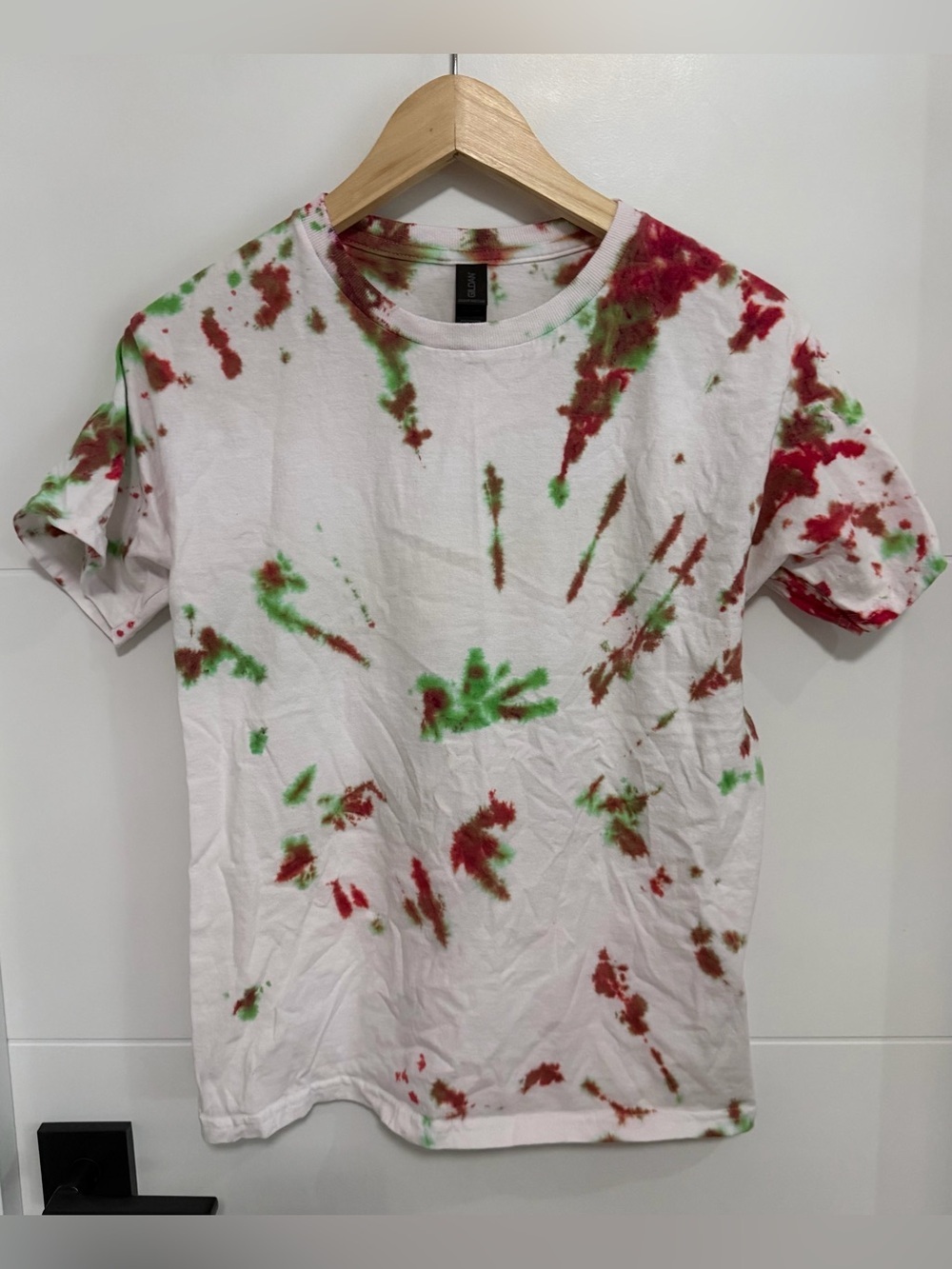 🎁Gildan:Youth Short Sleeve Shirt-Size Large 🎁